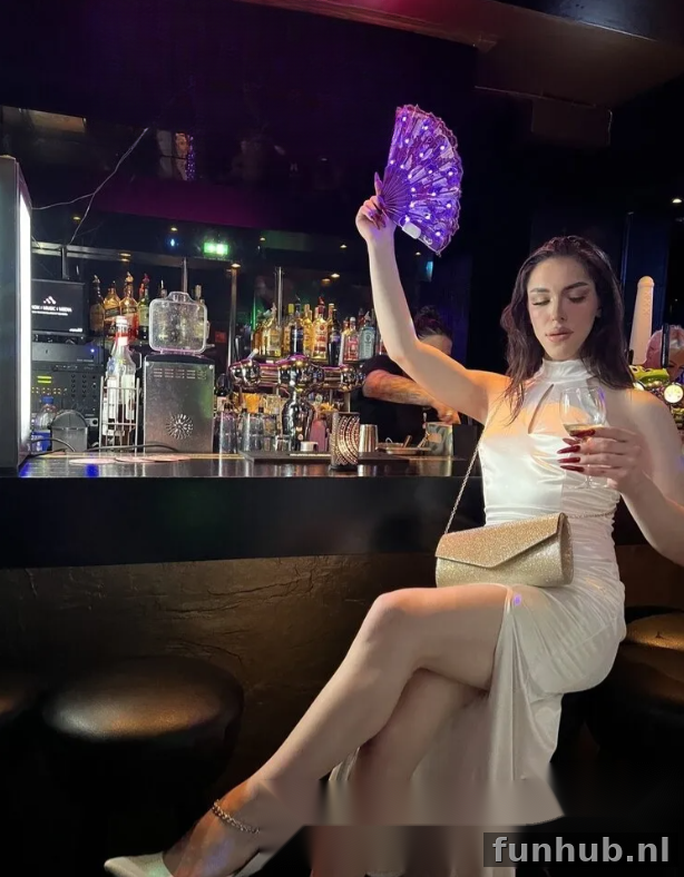 Young sexy babe wants to see you